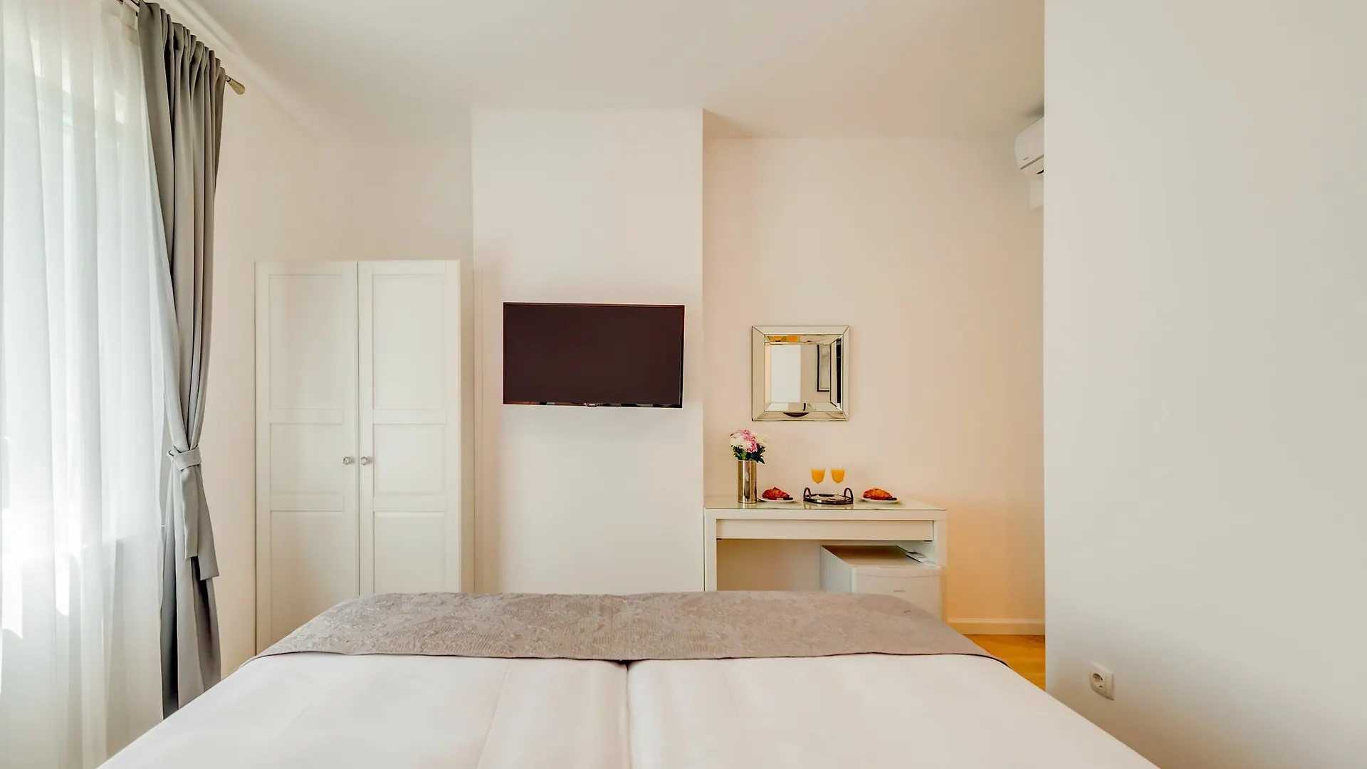 Pensión Capital Apartments And Rooms Split